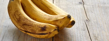 11 ideas para aprovechar los plátanos maduros que quedan en el frutero (y 41 recetas para sacarles todo el partido)