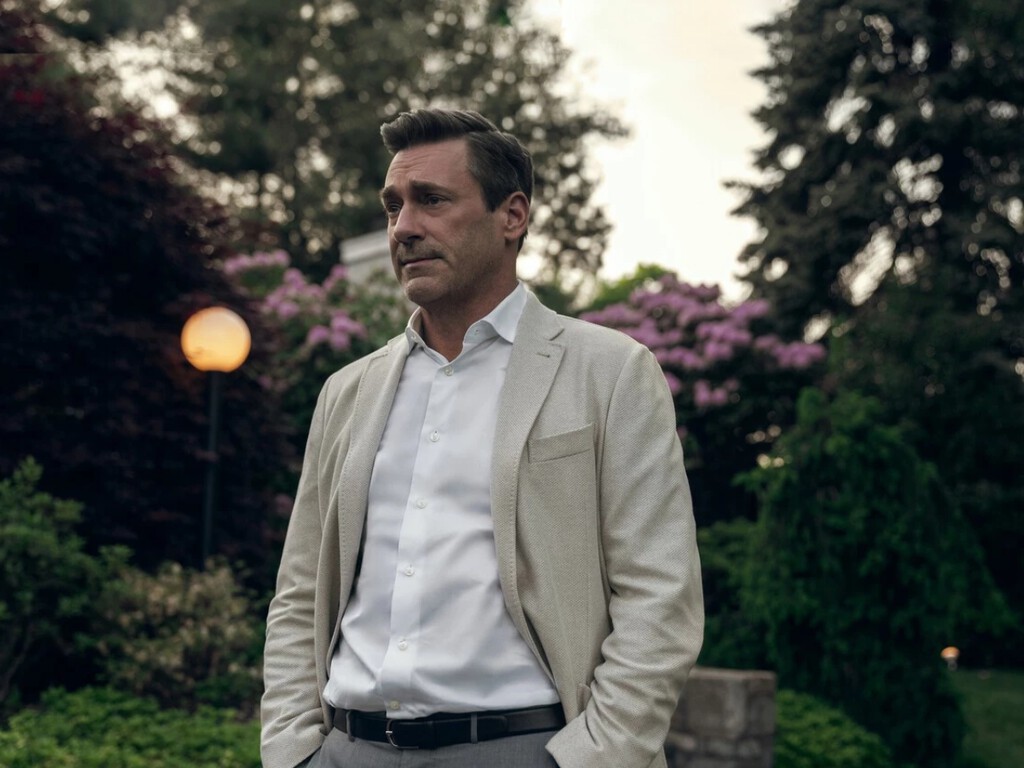 Hoy en Apple TV un gran éxito que mezcla a Buñuel, Mad Men y The White Lotus
