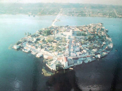 Isla de Flores, la puerta de Tikal 