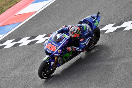 Maverick Viñales se marca un monólogo aplastante en el GP de Argentina y fuerza el primer error de Márquez