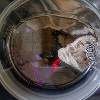 Hay gente que mete aspirinas en la lavadora para quitar las manchas. La ciencia tiene algo que decirles