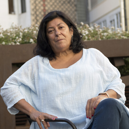La escritora Almudena Grandes anuncia con optimismo que padece cáncer desde hace más de un año: "No voy a defraudarme a mí misma"