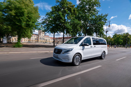 La Mercedes-Benz eVito Tourer ya tiene precio en España: desde 69.590 euros para esta furgoneta eléctrica de nueve plazas