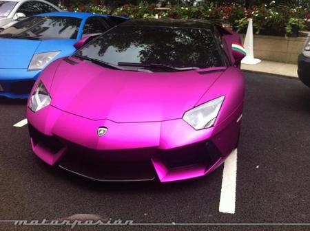 Dolorpasión™: Lamborghini Aventador de color rosa mate
