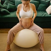 Los mejores ejercicios para dar vuelta al bebé que viene de nalgas: fáciles, seguros y efectivos 