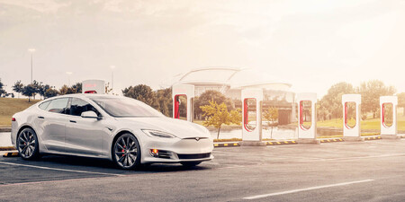 Tesla Model S Supercharger