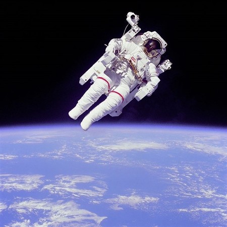 El primer 'vuelo libre' de un astronauta se realizó hace 33 años