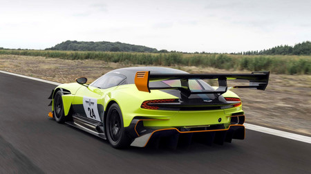 Aston Martin Vulcan AMR Pro