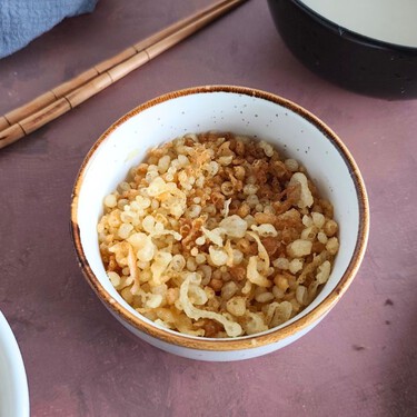 Qué es el tenkasu, cómo se hace las bolitas crujientes típicas de la cocina japonesa y en qué platos se usa