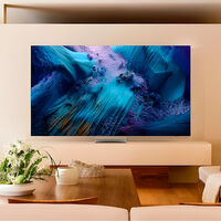 Pantalla Samsung con altísima resolución 8K e Inteligencia Artificial. Tiene 5 puertos HDMI para conectar todo