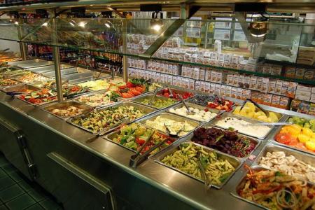 ¿Un compañero de mesa con sobrepeso te anima a comer de forma menos sana?