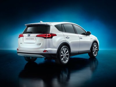 El Toyota RAV4 se vuelve híbrido. Todo lo que debes saber sobre su lanzamiento