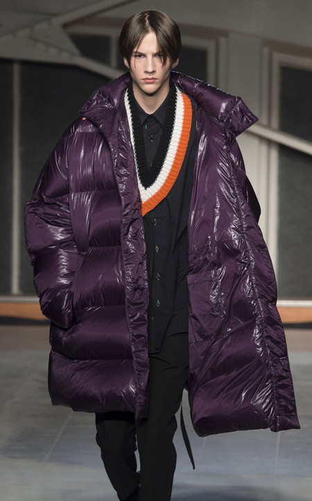 Lustrosas y metálicas: así son las chaquetas oversize para llevarse este otoño