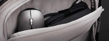 Aguanta todo tipo de manchas, le cabe un portátil y encima tiene fondo 'flotante': la nueva mochina de Xiaomi 