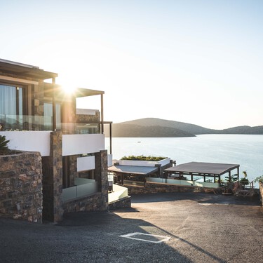 Jysk liquida el conjunto elegante y sofisticado que convertirá a la terraza en el nuevo salón de la casa  