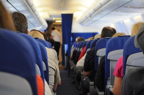 Expulsan de un avión a una familia porque su hija de dos años se había puesto a llorar mientras abordaban