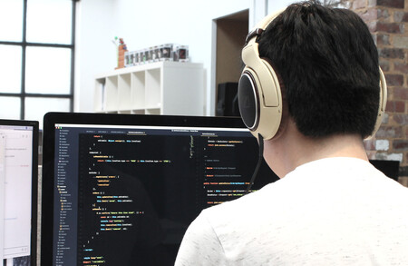 Un estudio sugiere que el ruido no afecta el trabajo de los desarrolladores, excepto cuando toca arreglar bugs