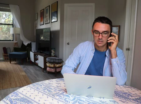El teletrabajo tiene muchos beneficios para los españoles. También en su bolsillo: 100 euros más al mes