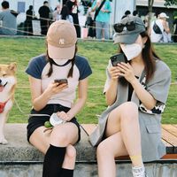 Una ciudad japonesa se ha hartado de que sus vecinos se pasen el día con el móvil. Así que les ha puesto un límite: dos horas 