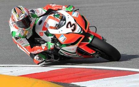 Max Biaggi vuela por todo lo alto en Portimao y consigue el doblete