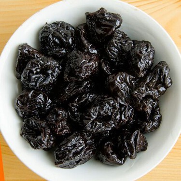 Qué hacer con los huesos de las ciruelas pasas del ponche: ideas para darles una segunda oportunidad sin tirarlas