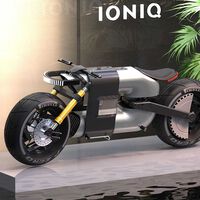 ¡Robótica! La nueva moto eléctrica de Hyundai es esta Ioniq con diseño futurista que parece salida de Matrix