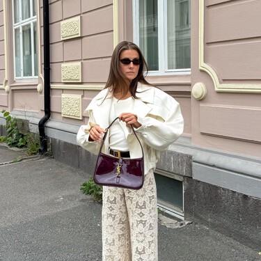 Fichamos en Skechers los zapatos de charol tipo mocasín que son un must para la oficina 