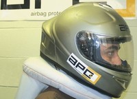 Primera imagen del casco con airbag