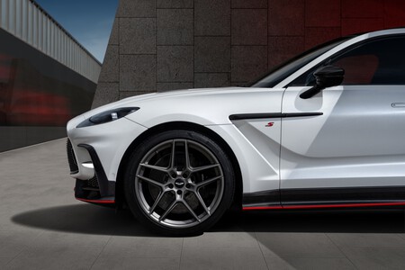 2025 Aston Martin DBX S