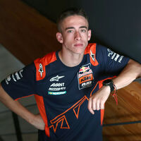 Pedro Acosta, desesperado por el juego de KTM: "Veremos si no me quedo otro año en Moto2"