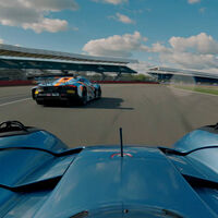 No es un videojuego: este coche eléctrico es tan absurdamente rápido en circuito que va adelantando a coches de carreras como si fueran conos 