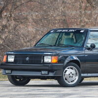 El Dodge Omni GLHS de Carroll Shelby y rival del Volkswagen GTI, se vendió por casi un millón de pesos