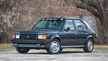 El Dodge Omni GLHS de Carroll Shelby y rival del Volkswagen GTI, se vendió por casi un millón de pesos
