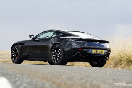 Aston Martin DB11 prueba