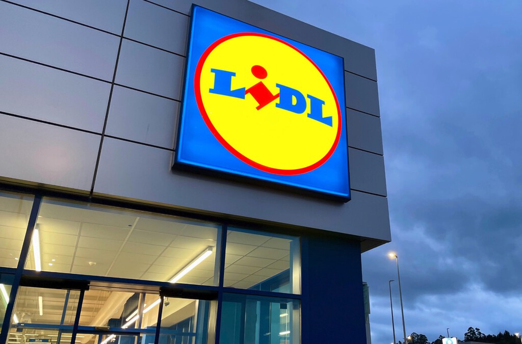 Hoy en Lidl, la solución a los enchufes desaprovechados tras el sofá o los muebles para cargar varios dispositivos a la vez
