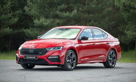 Los nuevos Skoda Octavia RS y Scout desembarcan en España: los Octavia más pasionales parten de los 39.150 y 31.750 euros