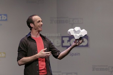 Cómo aprender teoremas, conjeturas y espacios óptimos con la divulgación científica en Famelab