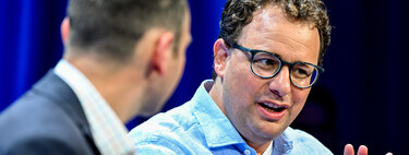 OpenAI ha convertido ChatGPT en la IA de masas. En el mundo empresarial la partida la está ganando su gran rival