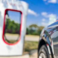 Tesla está consiguiendo que todos quieran usar sus cargadores en EEUU. La mayor perjudicada es Volkswagen