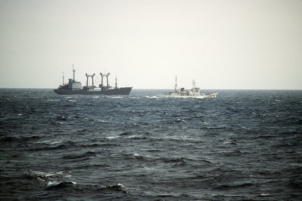 El negocio del petróleo sancionado ha creado algo insólito: barcos que apagan su ubicación y navegan “como los vikingos”