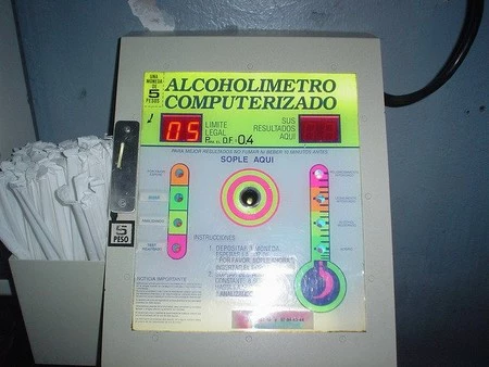 Interior estudia multar elevar las multas si damos positivo en alcoholemia ¡1.000 euros!