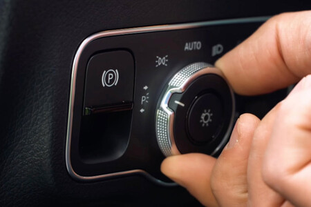 Luz Estacionamiento Mercedes