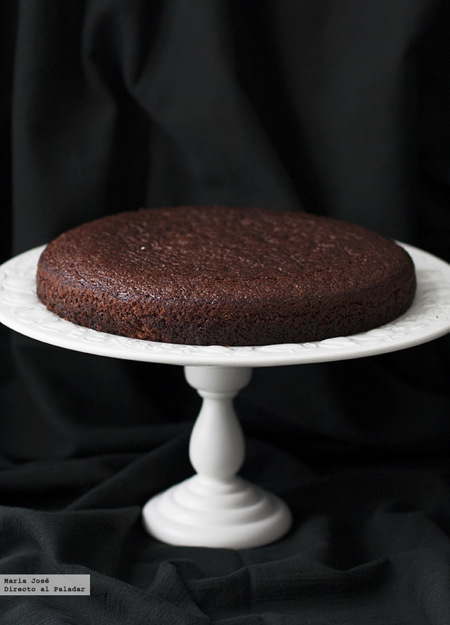 Bizcocho de chocolate esponjoso (te querrán copiar todos). Receta