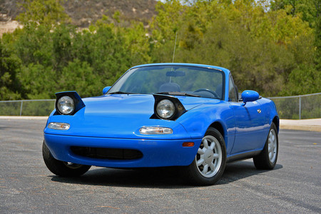Mazda puede restaurar tu MX-5 NA y dejarlo como nuevo por 37.000 euros... Pero sólo en Japón