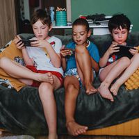 Alerta de UNICEF: el 80% de los niños de Primaria en Galicia usan redes sociales. Es un problema de salud pública 