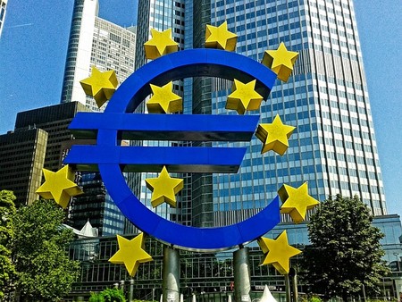 El Banco de España estima que un alza en los tipos de interés podría poner en riesgo el tejido empresarial español