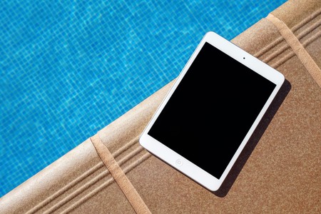 21 dispositivos y accesorios para llevarnos de vacaciones o acompañarnos durante el verano compatibles con iPhone, iPad o Mac