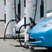 Iberdrola y las gasolineras Avia pactan 500 puntos de recarga para coches eléctricos