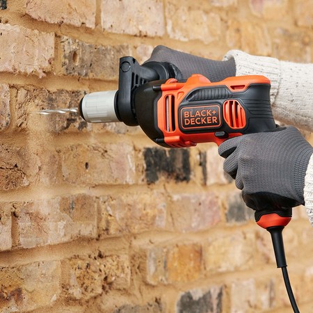 Oferta del día en el taladro percutor de 850 W Black & Decker BEH850K-QS, con maletín y set de brocas por 49,95 euros en Amazon