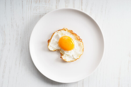 Cómo freír huevos con puntilla y sin estropear la yema para que quede líquida